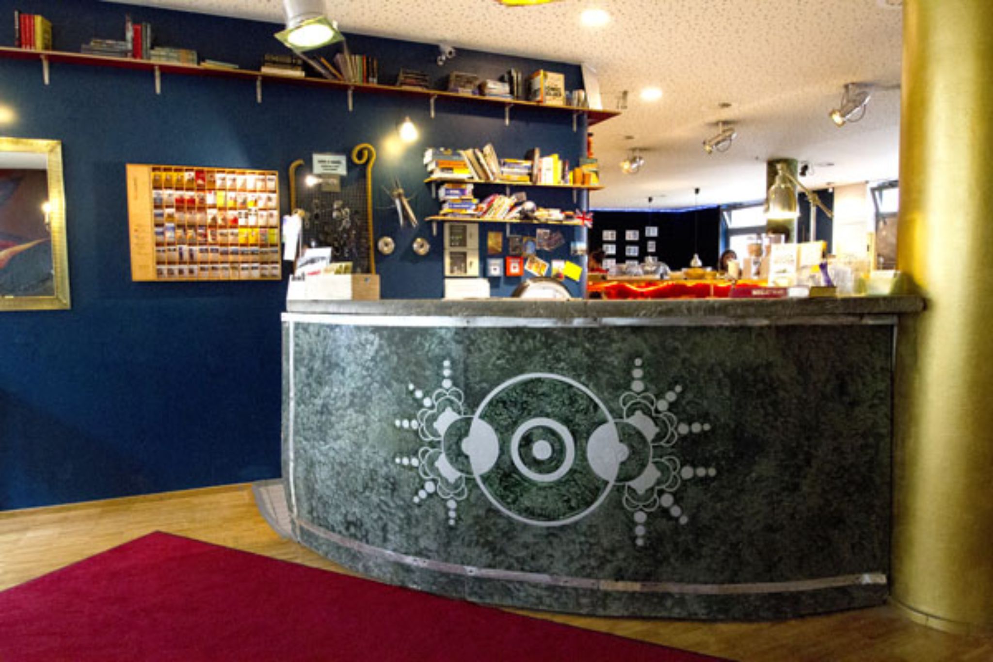 thiêt kế quầy lễ tân hostel 12